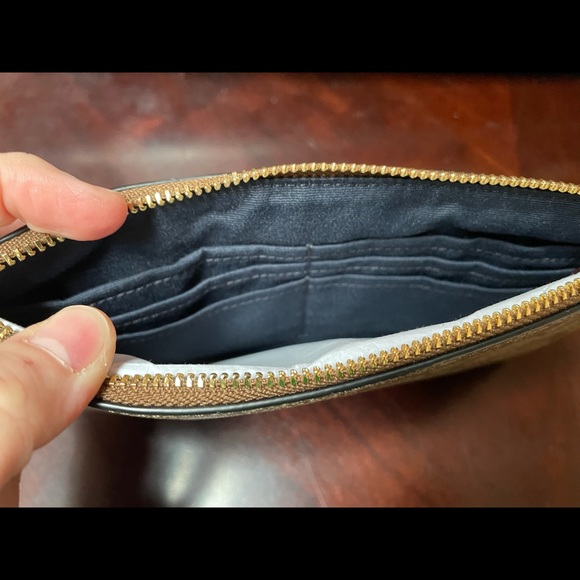 Coach wristlet - Picture 3 of 5
